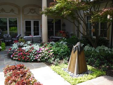 Horse fountain, have been carefully placed to look a formal and elegant water feature. 